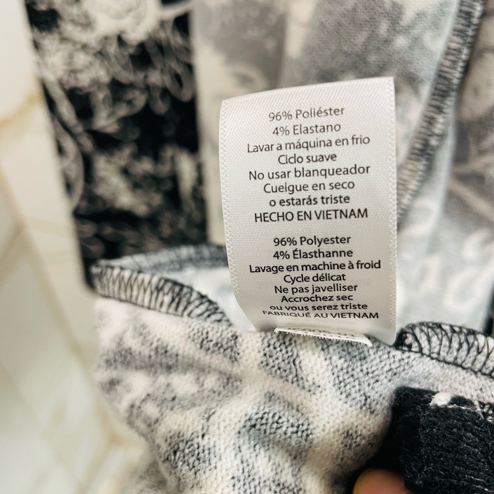 🌸 LuLaRoe Black & White Floral Longline Cardigan – Size XS - Picture 8 of 12